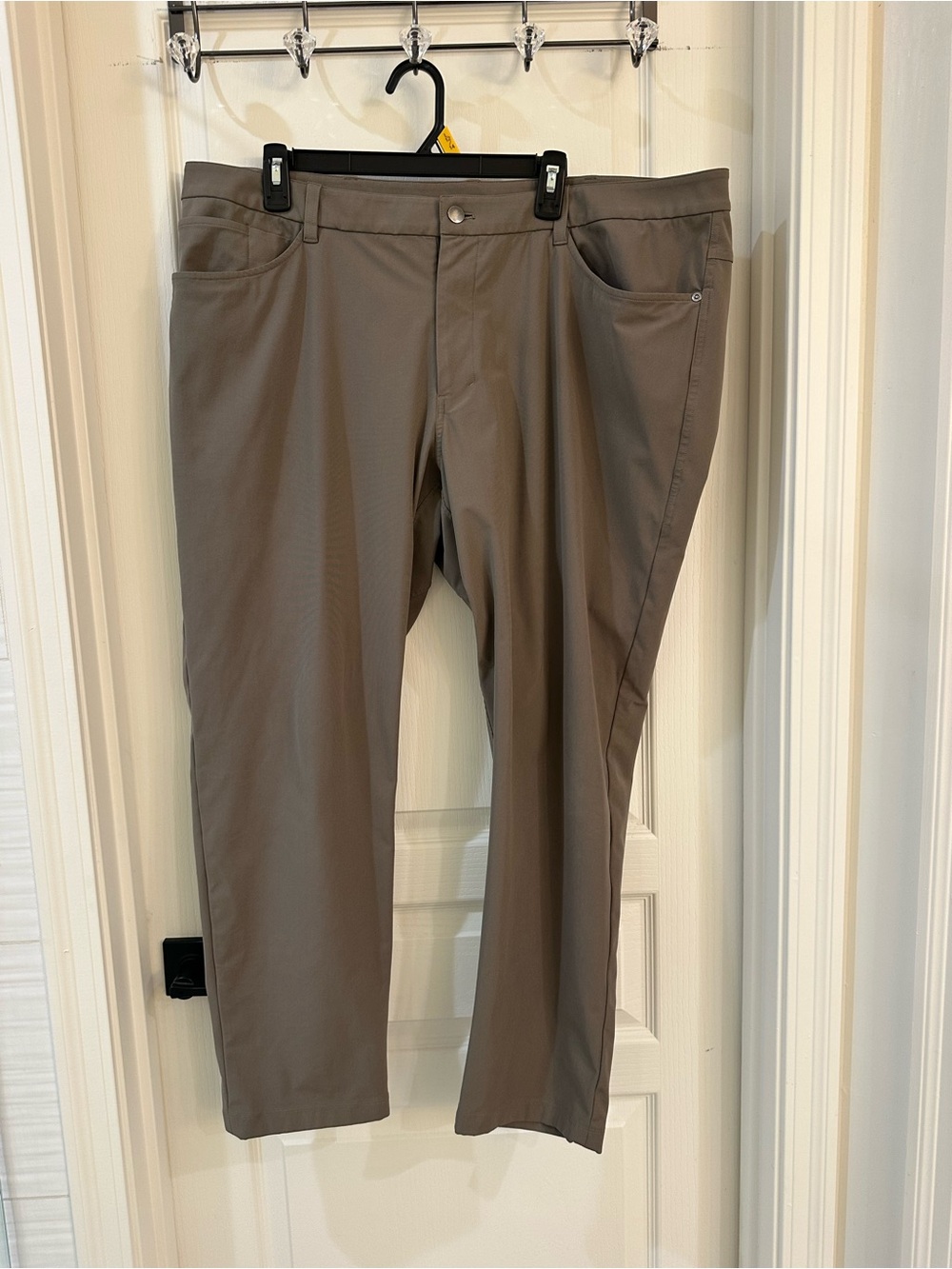 Lululemon Men’s ABC pants Slim fit in Taupe